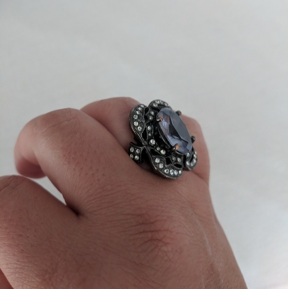 Purple rectangular stone statement ring - Picture 2 of 4